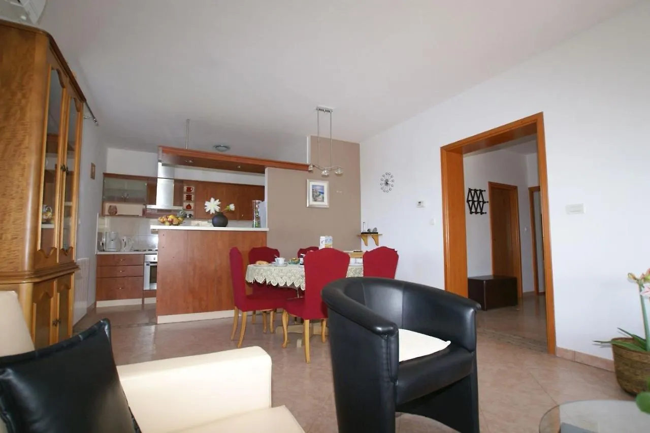 Apartment Andrina Vantacici